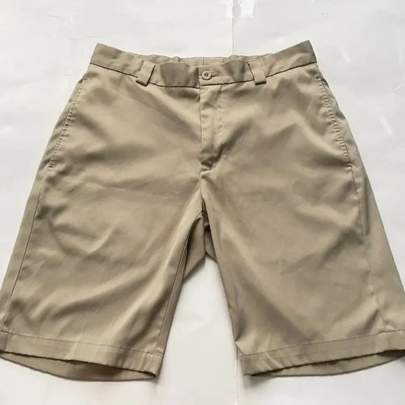 Slazenger men’s 10” golf shorts, tan. Size 30 - Picture 2 of 10